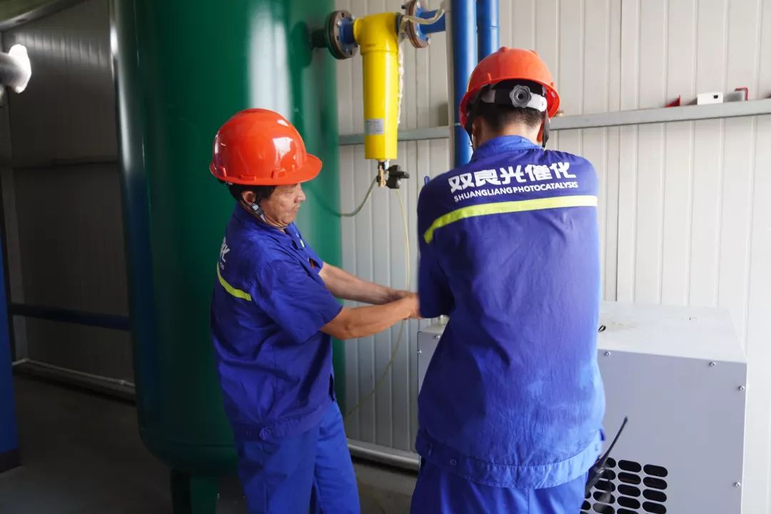 【<a href=http://www.r1lxrhg.cn target=_blank class=infotextkey>雙良</a><a href=http://www.r1lxrhg.cn target=_blank class=infotextkey>新型光催化</a>】“堅守”在汗水中閃光