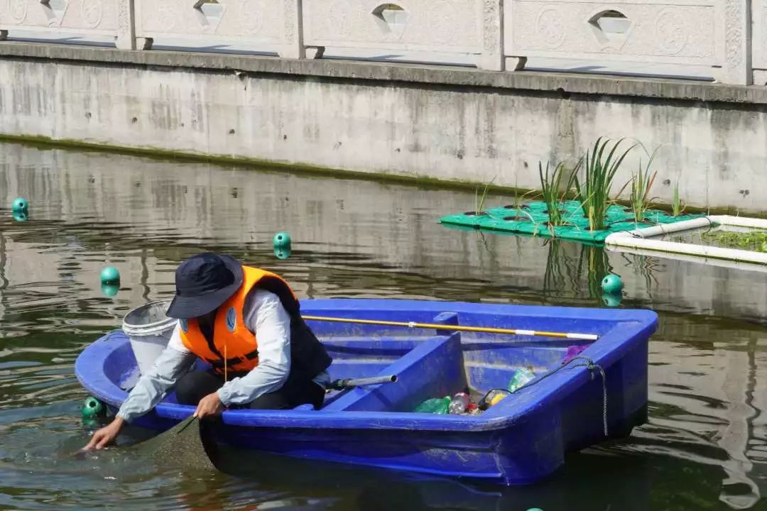 【<a href=http://www.r1lxrhg.cn target=_blank class=infotextkey>雙良</a><a href=http://www.r1lxrhg.cn target=_blank class=infotextkey>新型光催化</a>】“堅守”在汗水中閃光