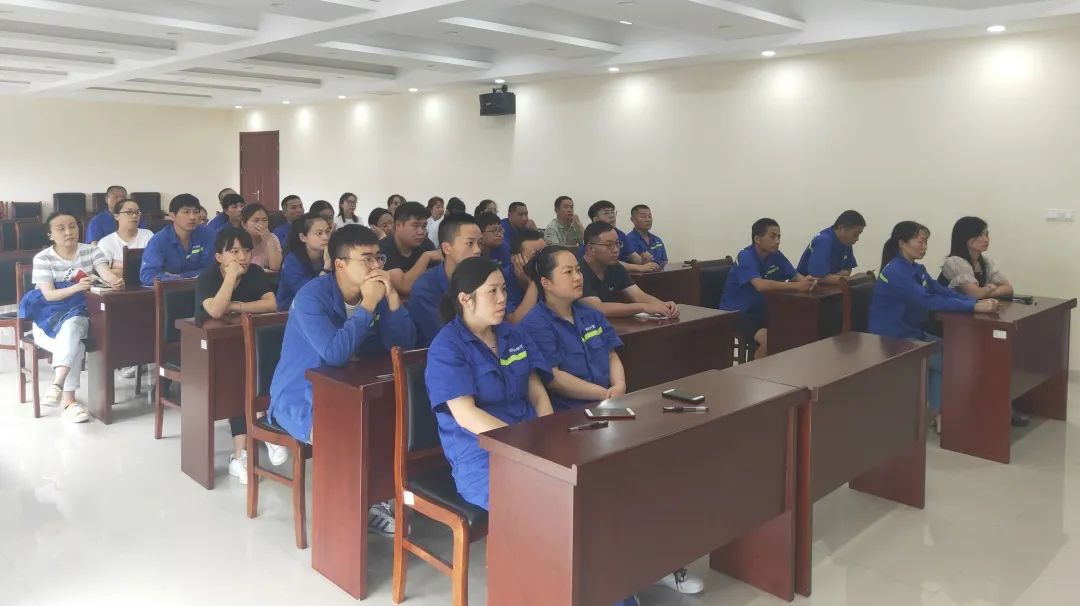 <a href=http://www.r1lxrhg.cn target=_blank class=infotextkey><a href=http://www.r1lxrhg.cn target=_blank class=infotextkey>雙良</a>環(huán)境</a>安全培訓(xùn)“拍了拍”你