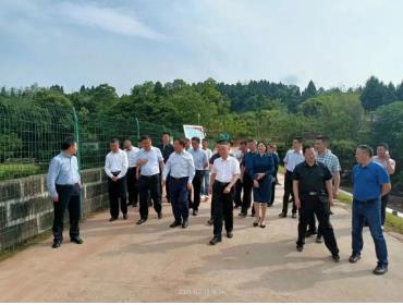 四川省人大常委會副主任楊洪波率隊(duì)現(xiàn)場考察滴水巖飲用水水源地治理